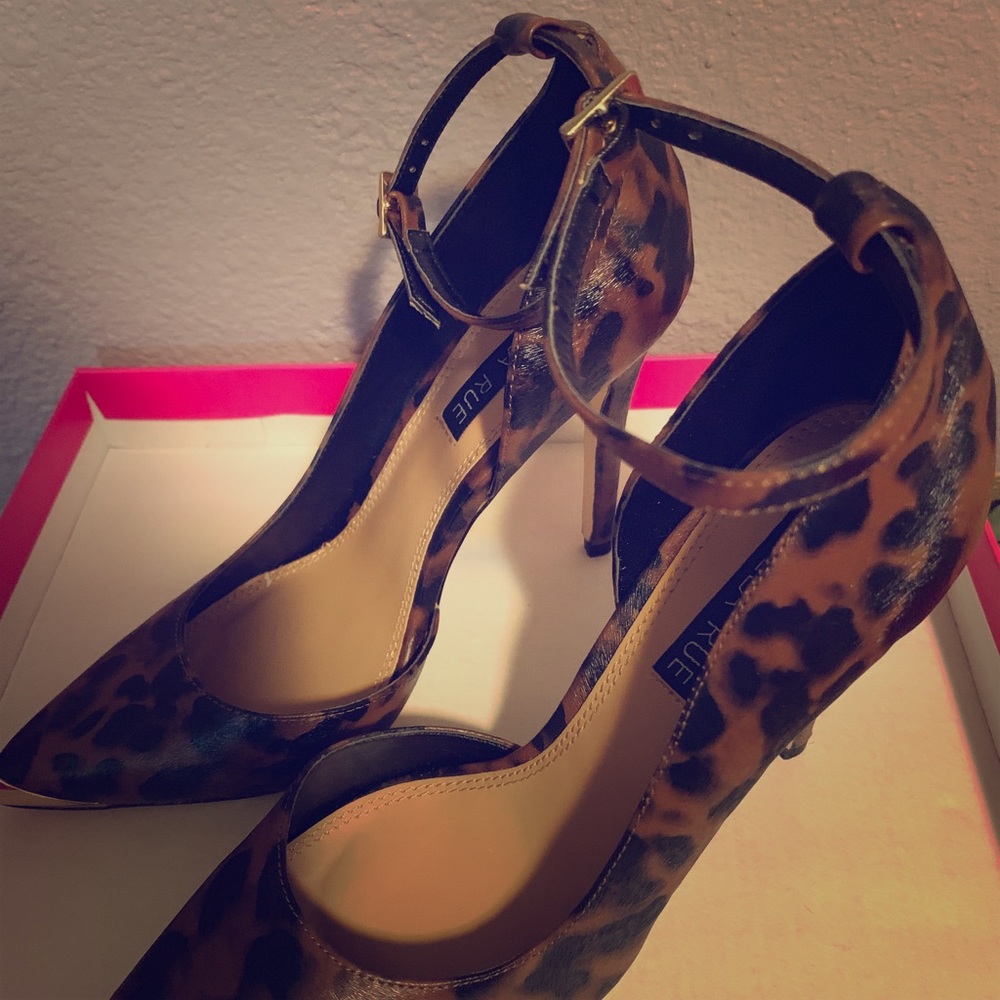 NEW Shoe Dazzle Tiger print pumps